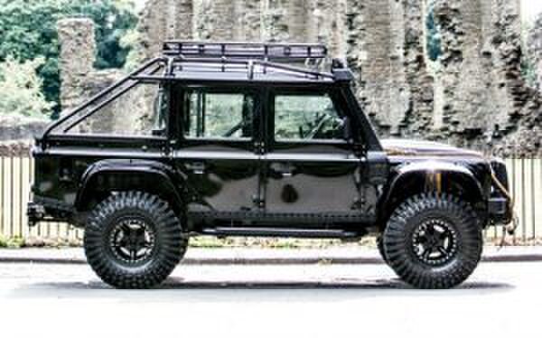 land rover james bond