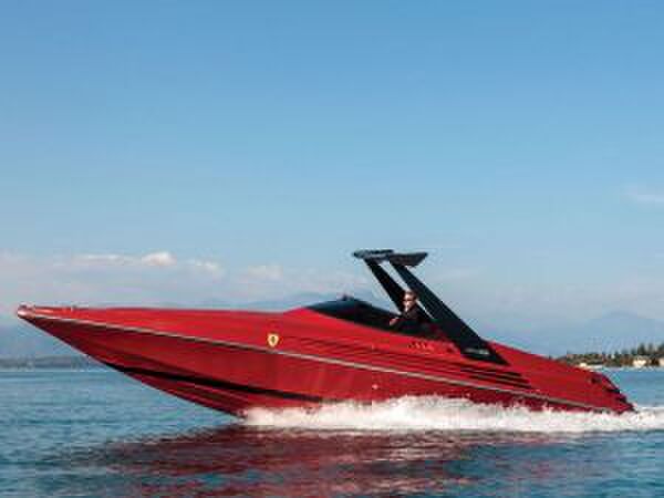 Riva Ferrari 32