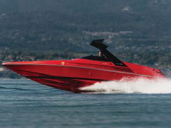Riva Ferrari 32