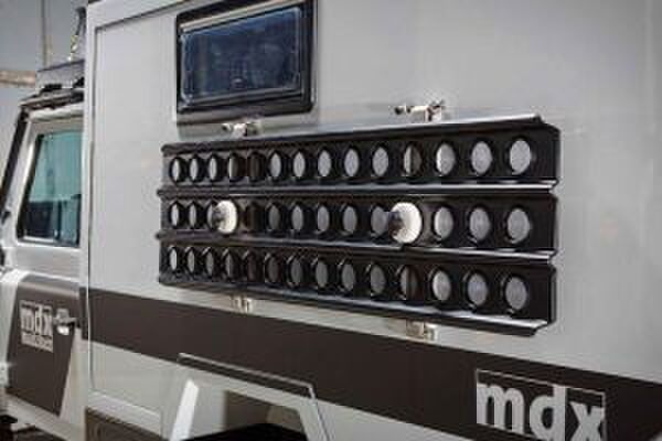 Land Rover Defender met fornuis Gewoonvoorhem