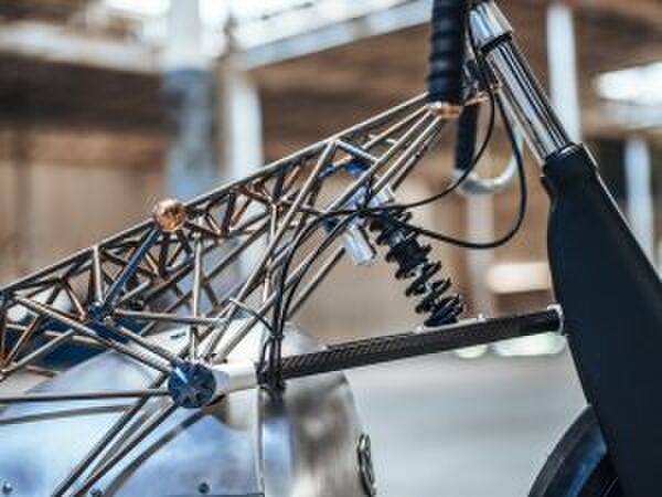 Doorzichtige motor Revival Birdcage