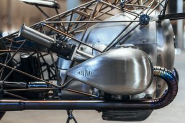 Doorzichtige motor Revival Birdcage