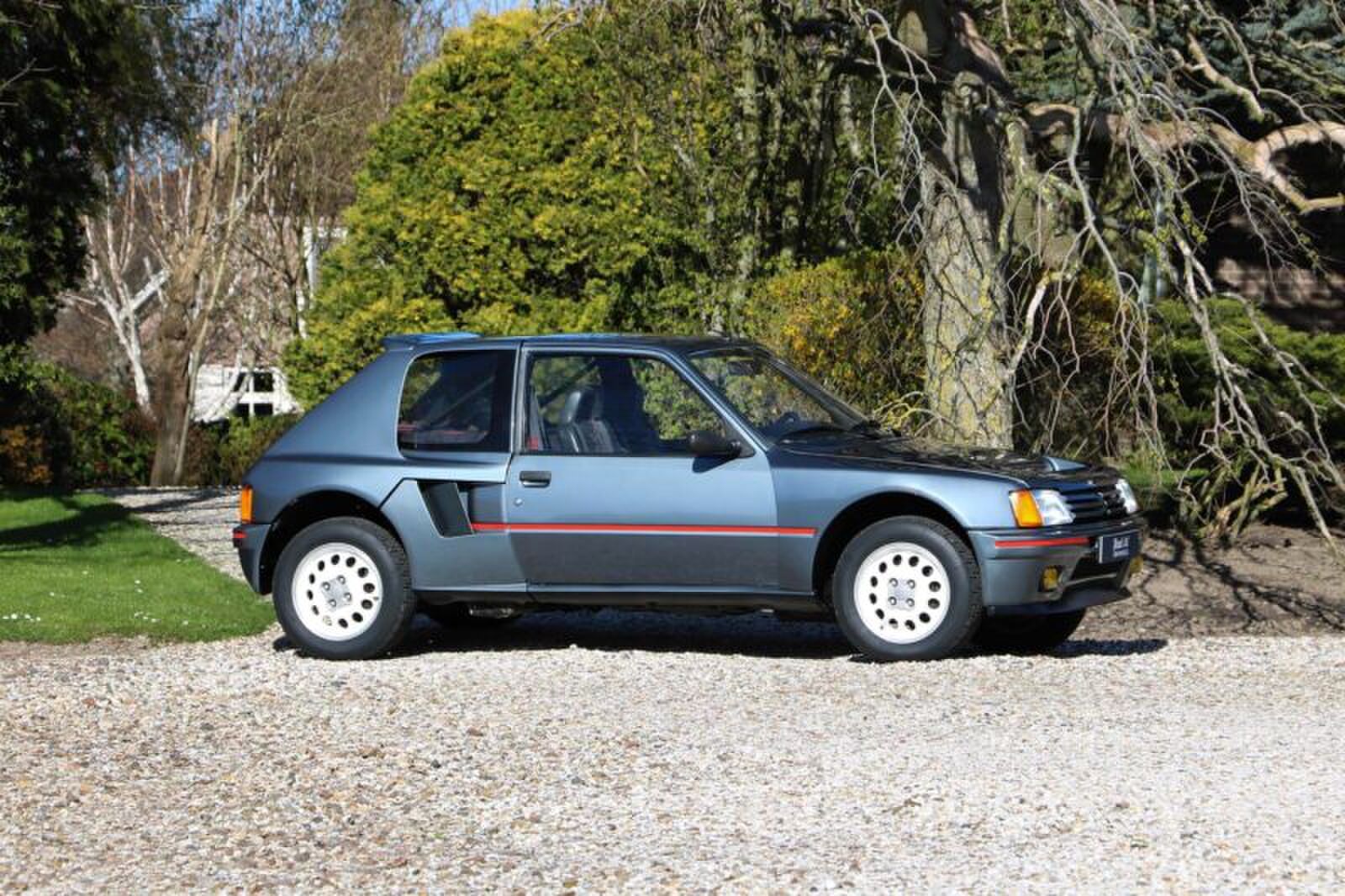 Peugeot 205 TURBO 16