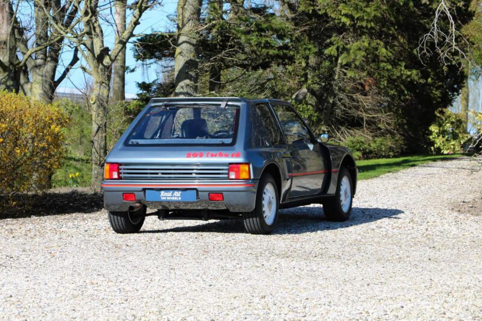 Peugeot 205 TURBO 16