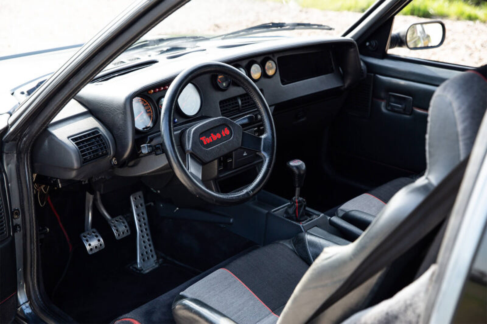 Peugeot 205 TURBO 16