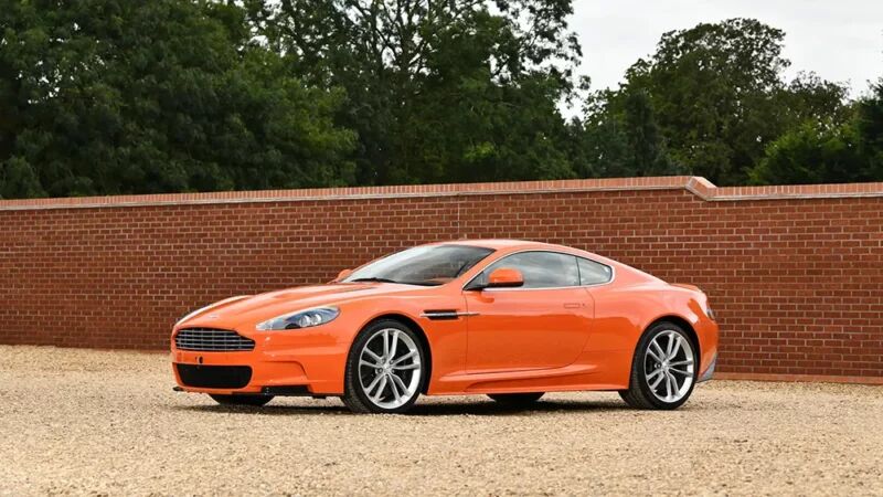 oranje aston martins