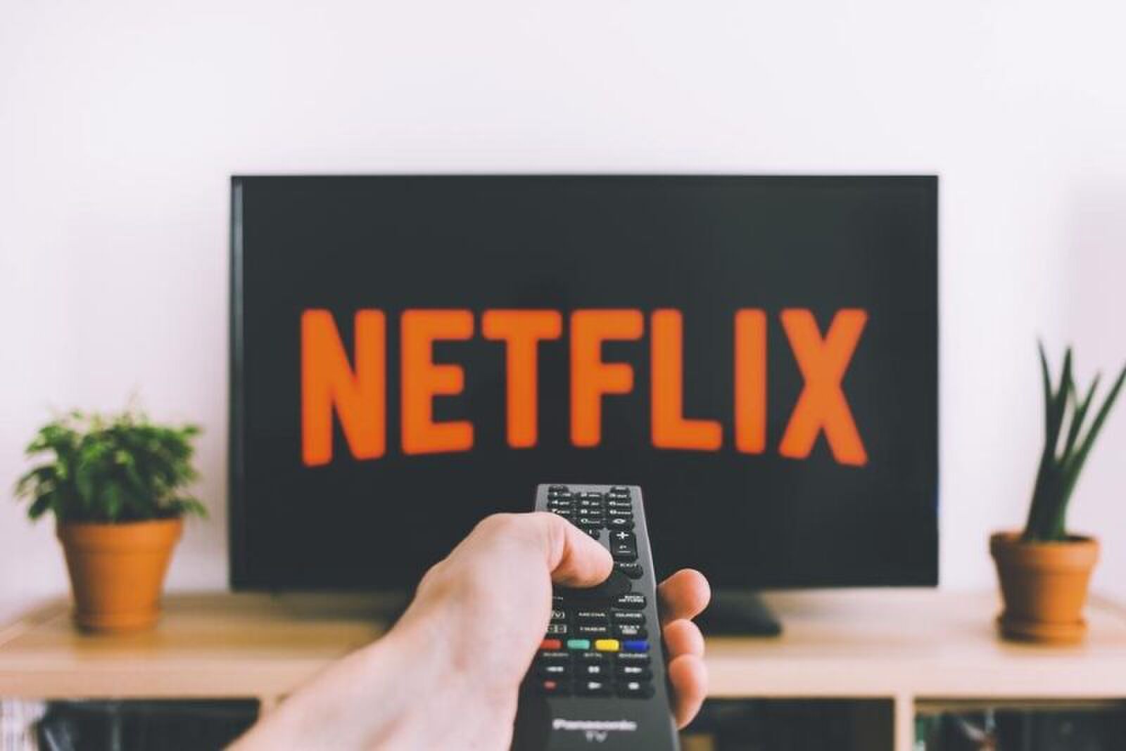 Netflix gooit prijzen omhoog