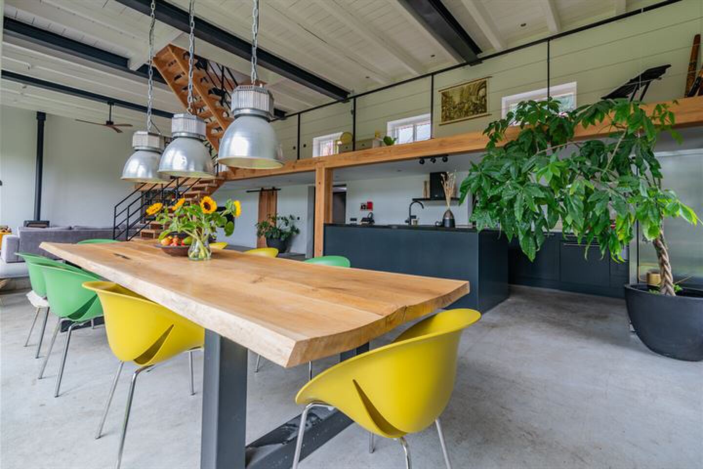 Basisschool omgetoverd in mega huis