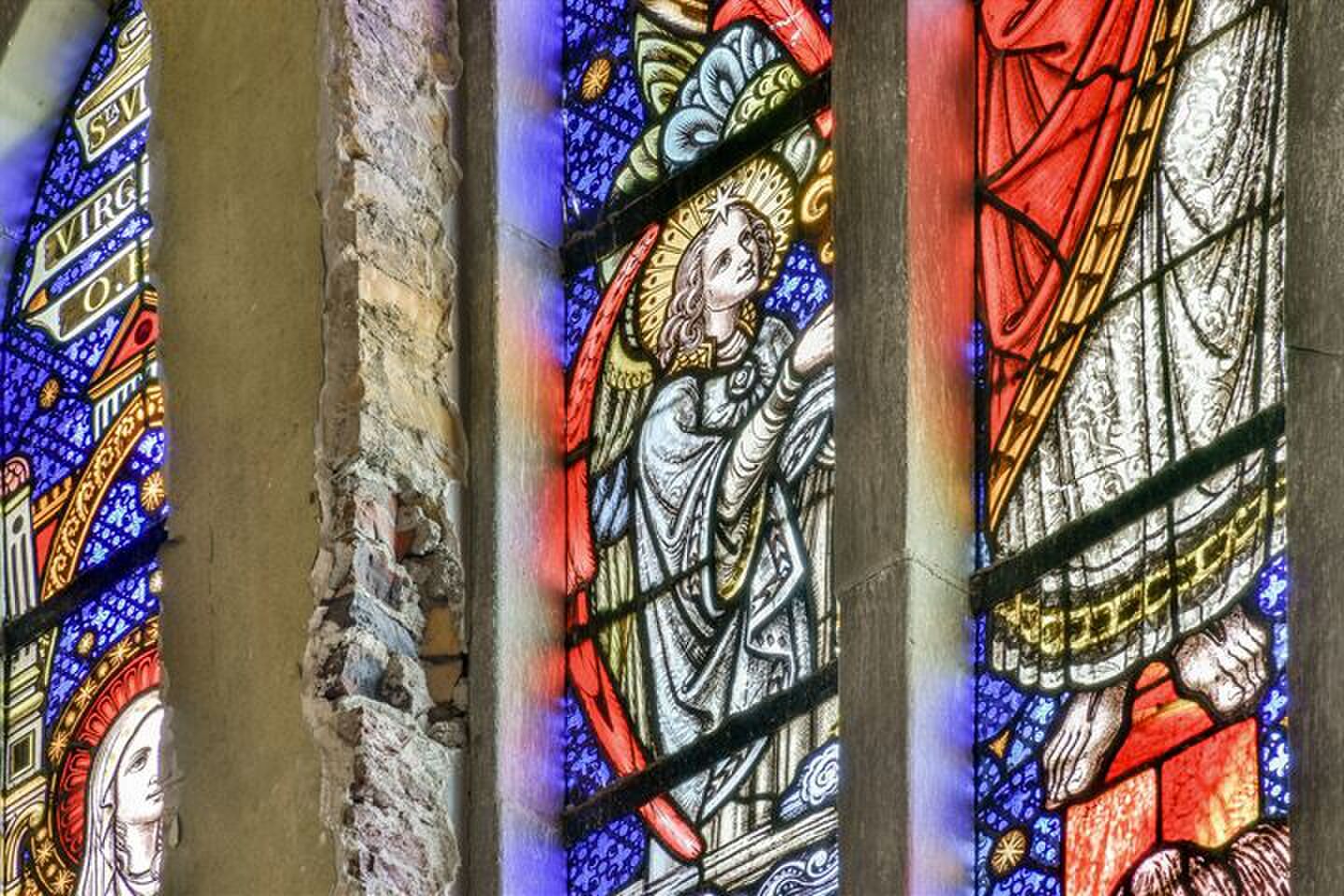Opzoek naar een villa? Nu een miljoenenkerk te koop