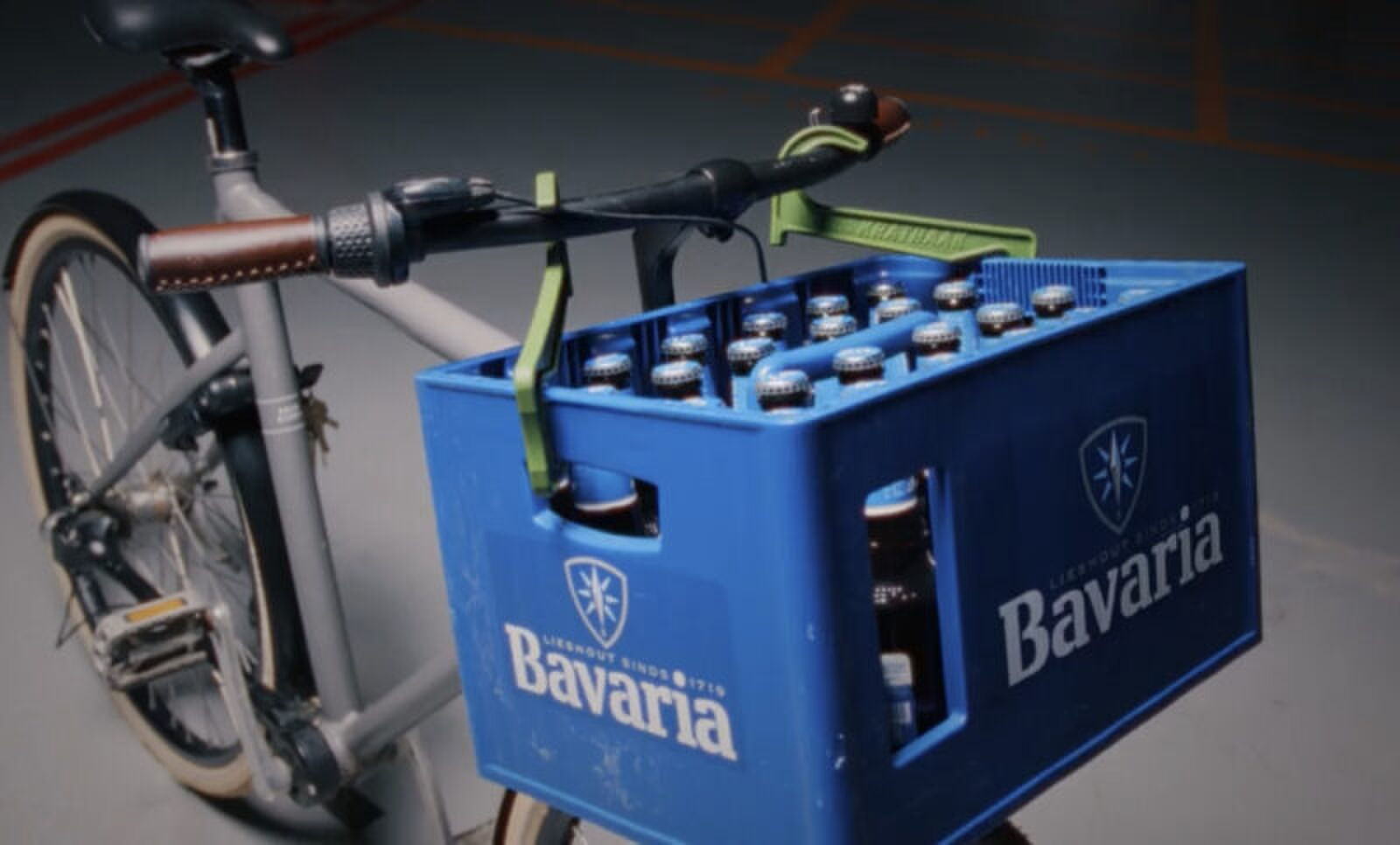 Moeite met een kratje bier vervoeren? Dan is dit d&eacute; gadget voor jou