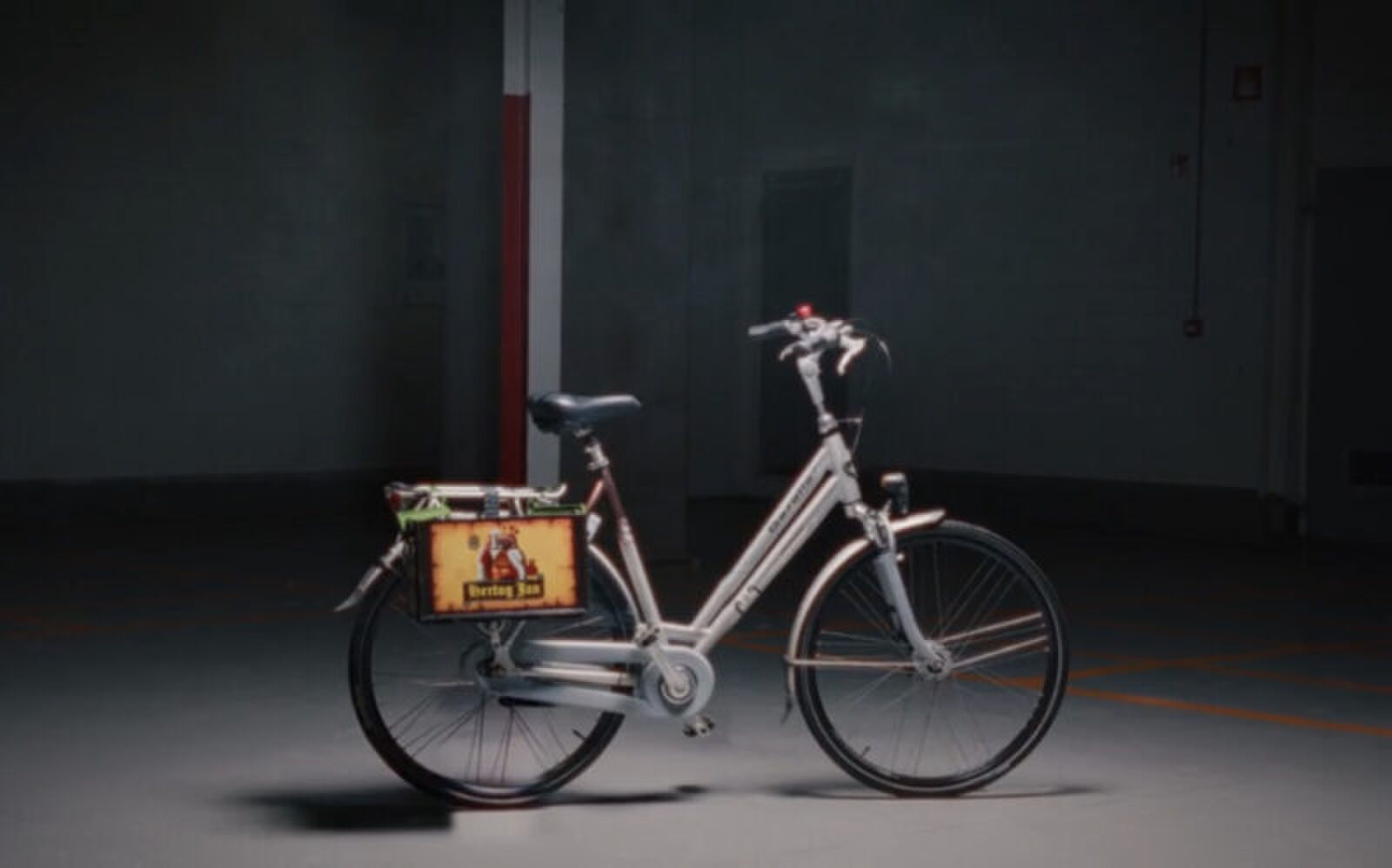 Moeite met een kratje bier vervoeren? Dan is dit d&eacute; gadget voor jou