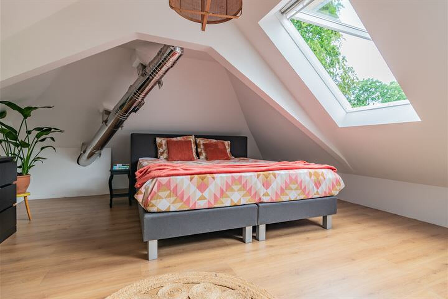 Basisschool omgetoverd in mega huis