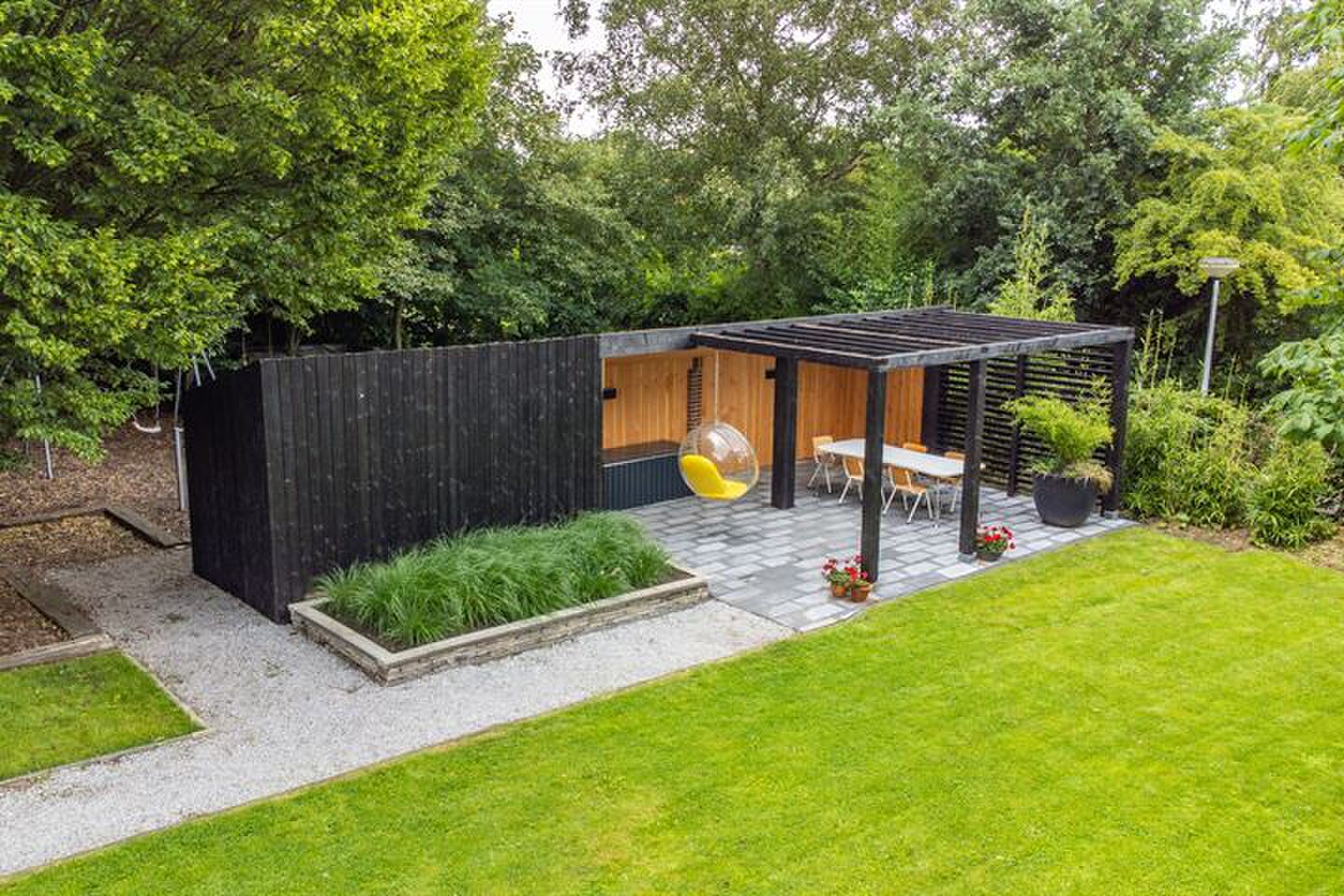 Basisschool omgetoverd in mega huis