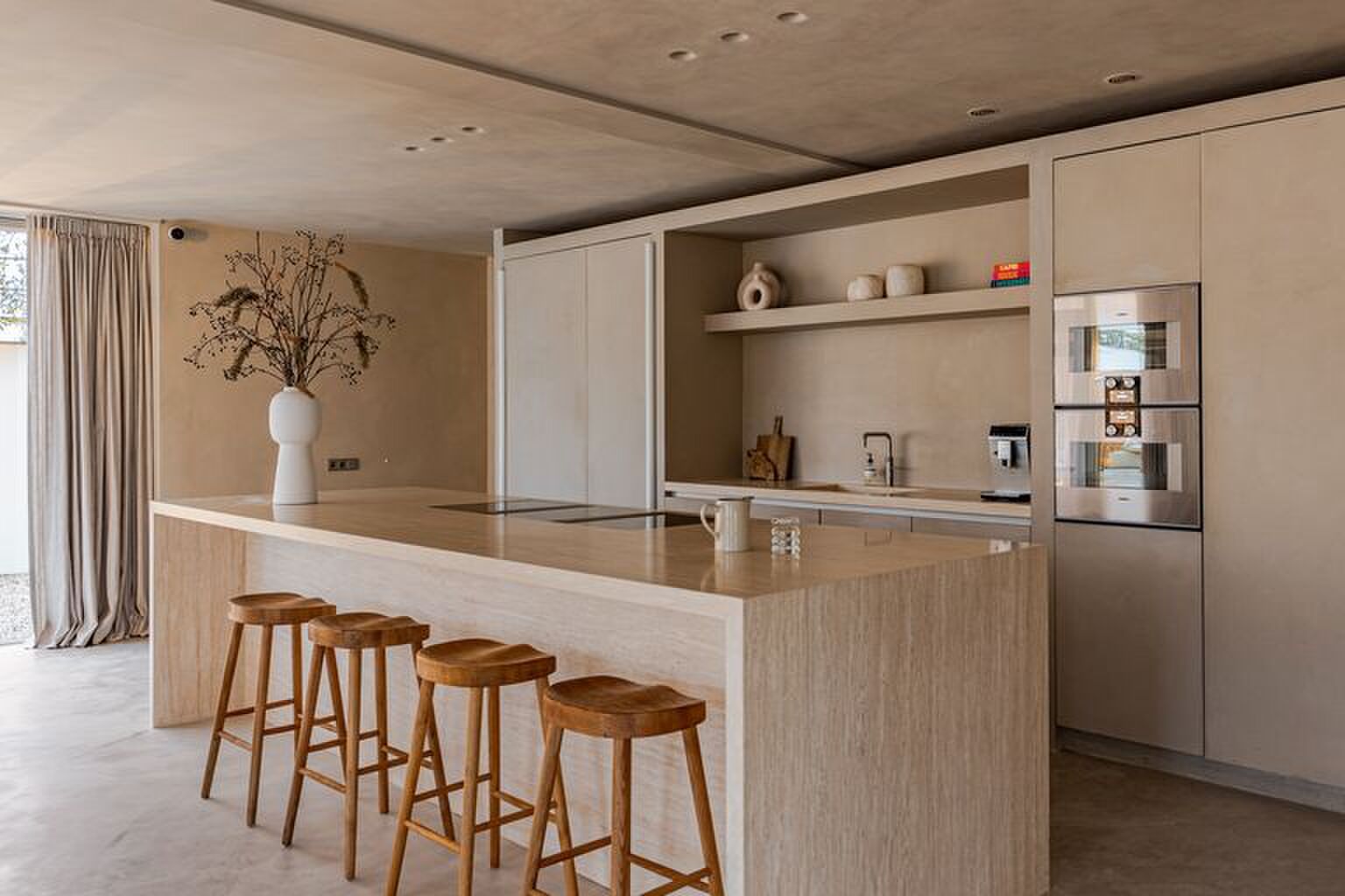 Romee haar huis omgetoverd als airbnb