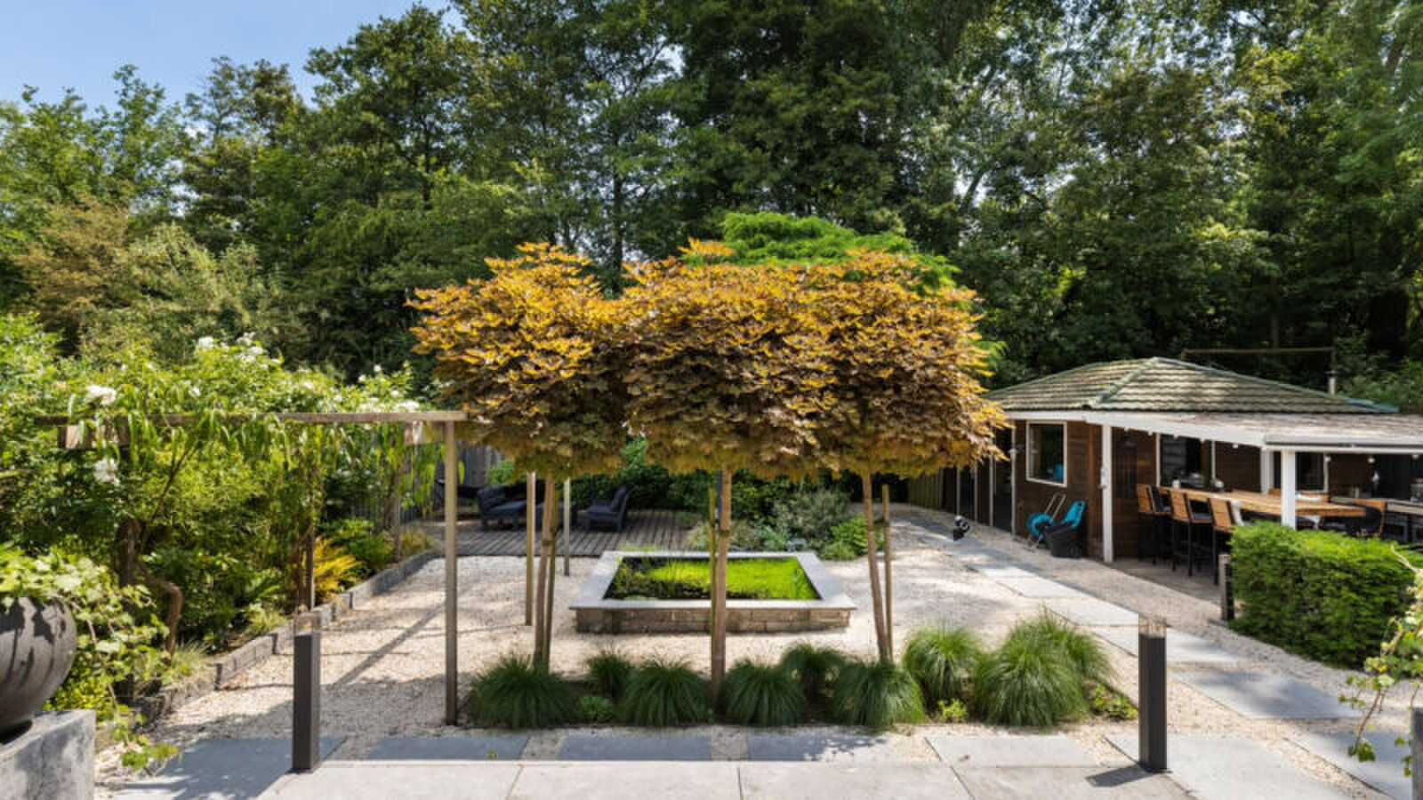 Angela de Jong koopt villa