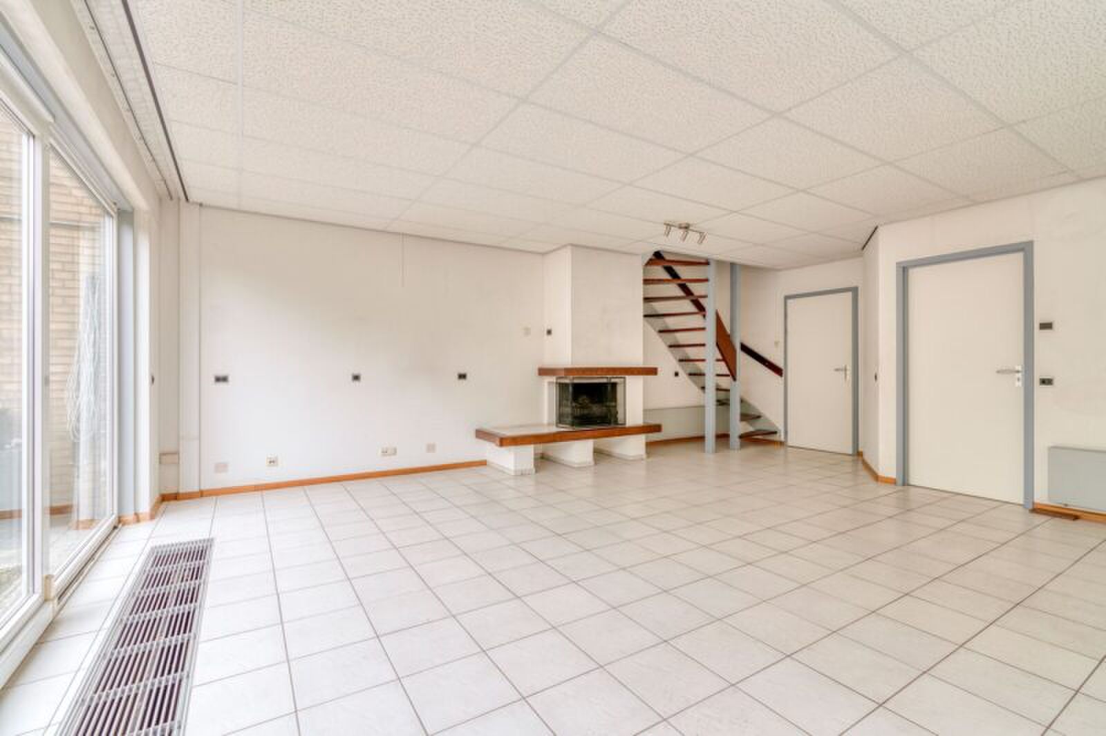 Bizarre Funda woning vol camera's en talloze stopcontacten