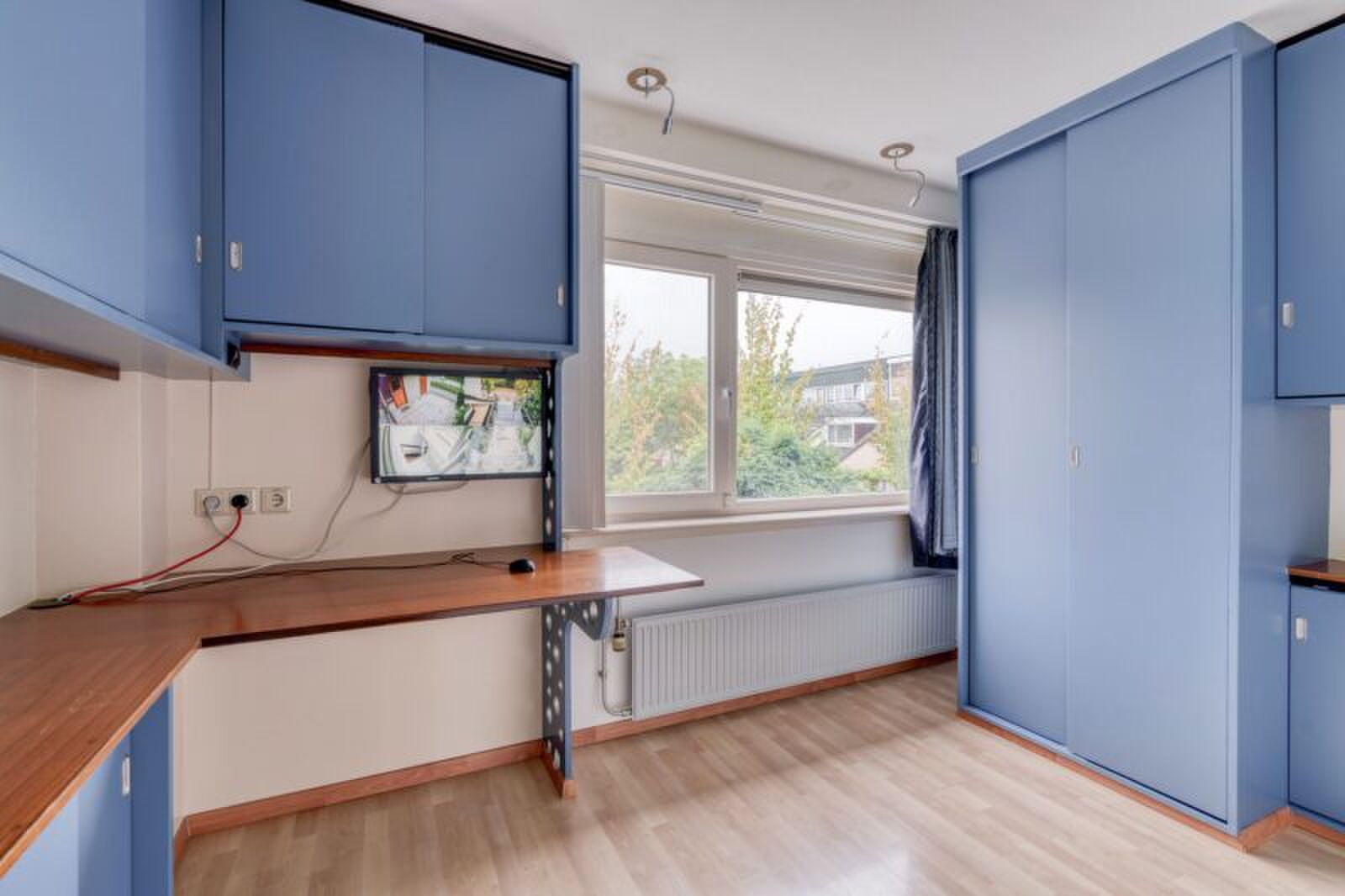 Bizarre Funda woning vol camera's en talloze stopcontacten