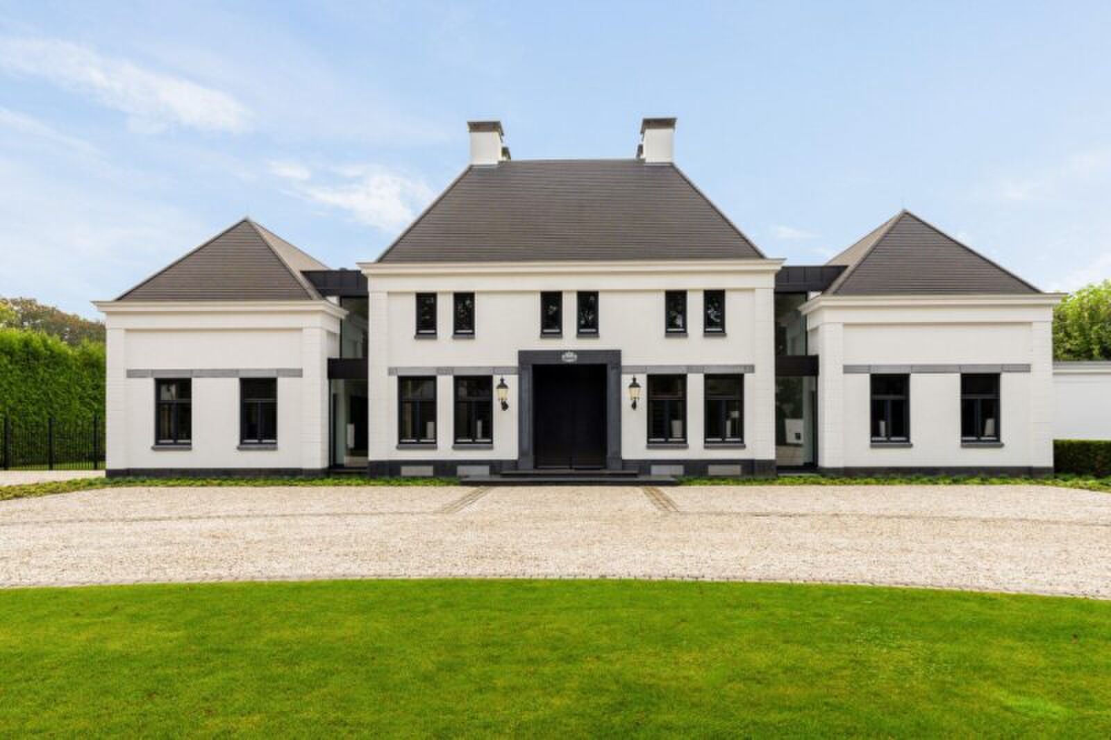 Luxueuze Villa in Oisterwijk: Ontdek het "Saint-Tropez in Brabant" op Funda!