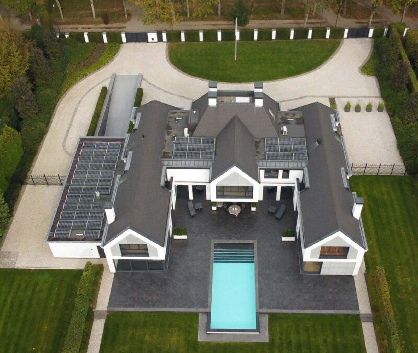 Luxueuze Villa in Oisterwijk: Ontdek het "Saint-Tropez in Brabant" op Funda!