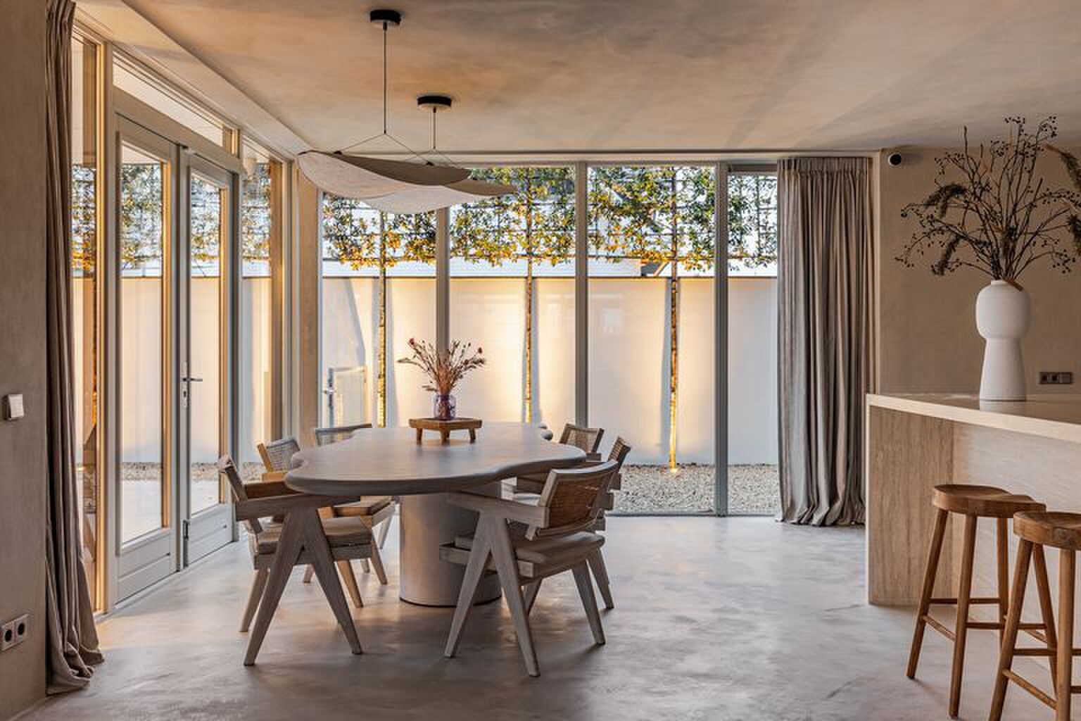 Romee haar huis omgetoverd als airbnb