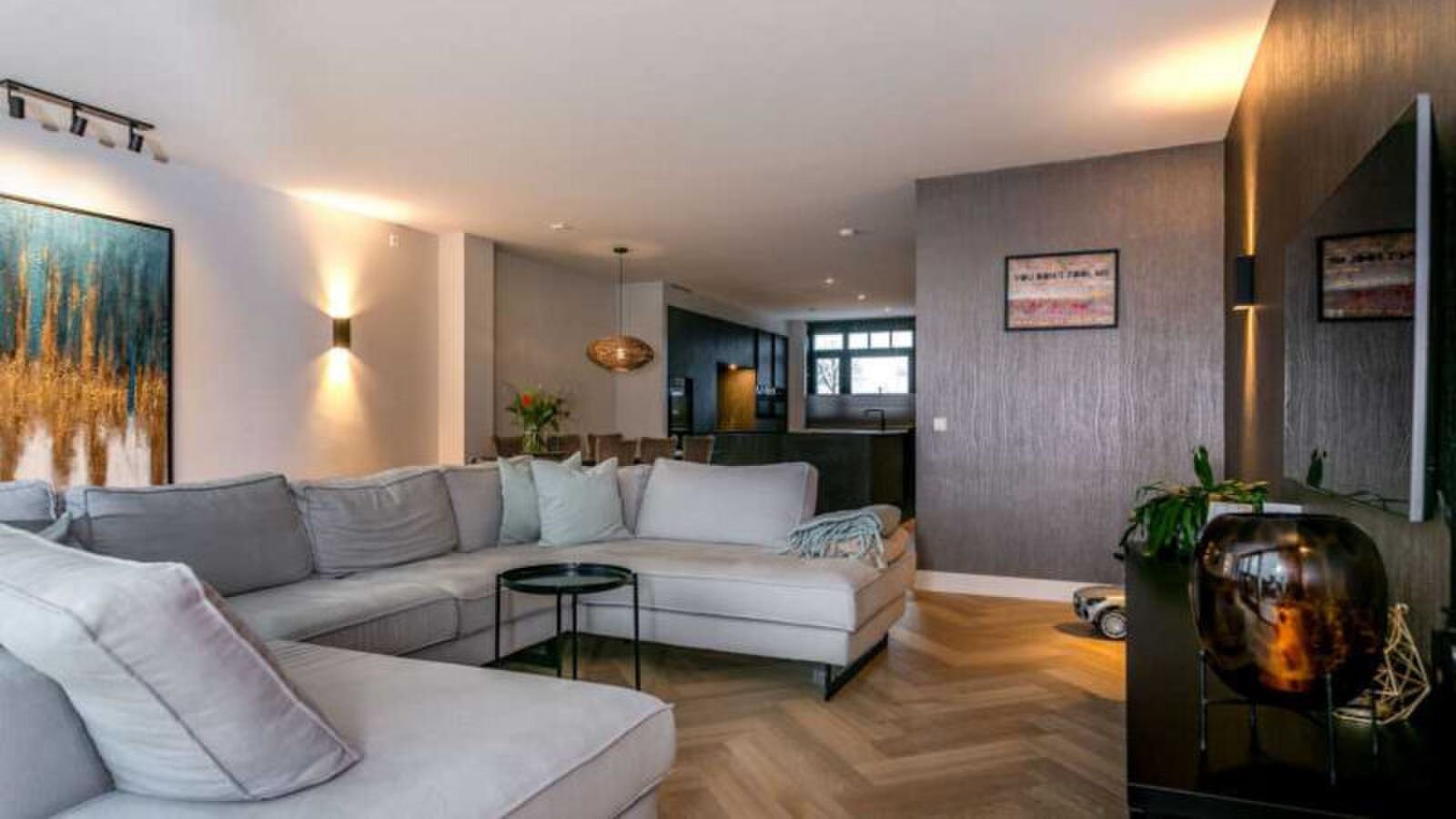 huis van Ihattaren staat opnieuw te koop