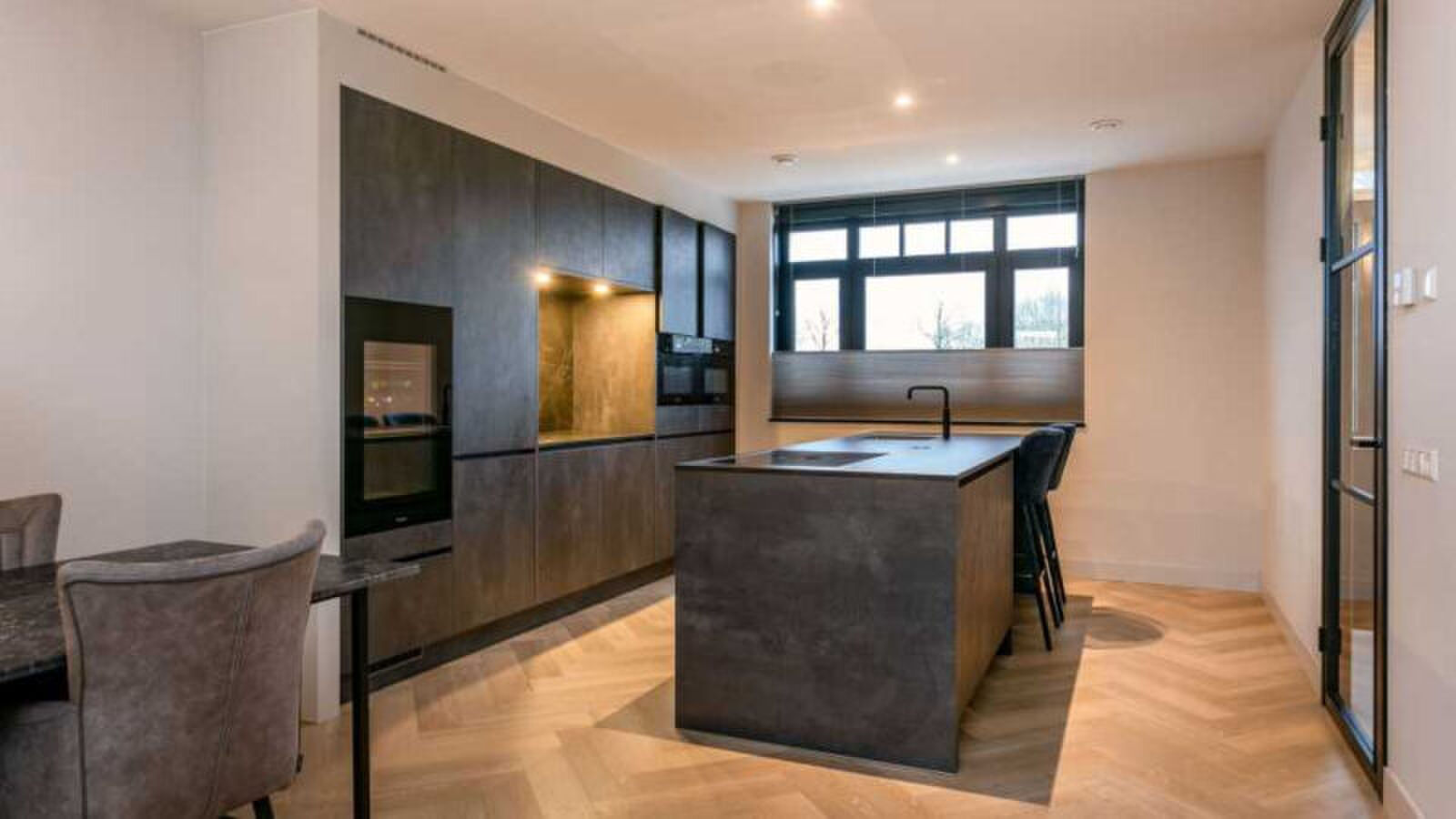 huis van Ihattaren staat opnieuw te koop