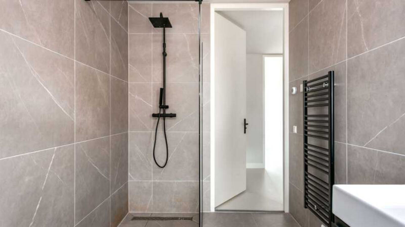 huis van Ihattaren staat opnieuw te koop