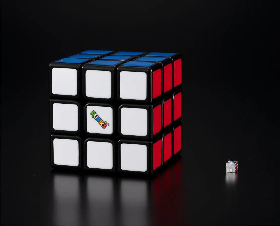Dit is de kleinste Rubik’s Cube ooit