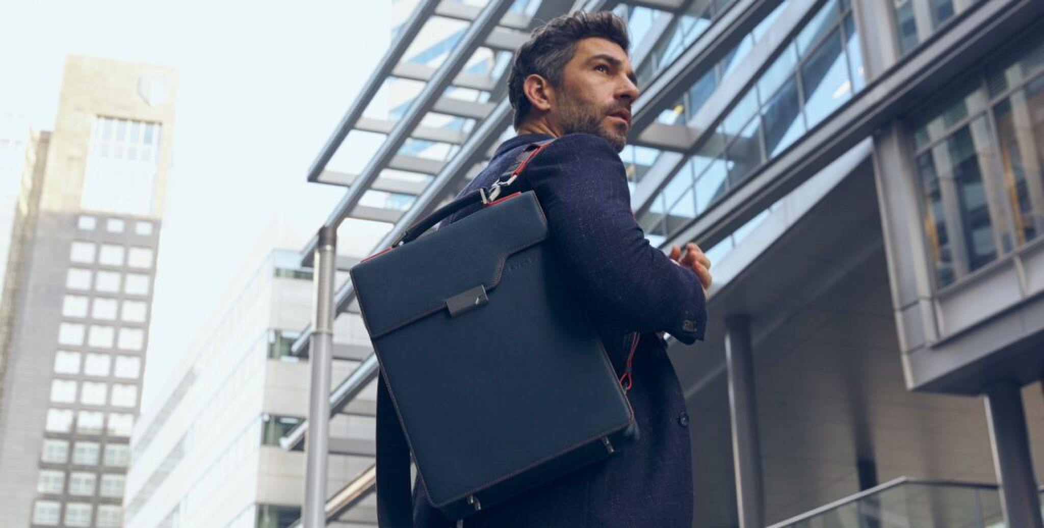 De Evan Red-laptoptassen zijn ook nog eens op meerdere manieren draagbaar