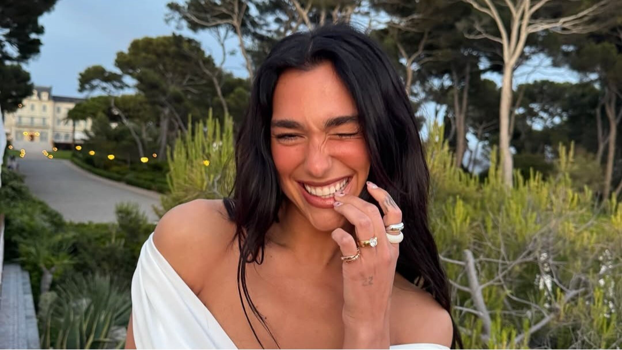 dua-lipa-toont-eigen-porsche-gt3-tijdens-festival-of-speed-2025