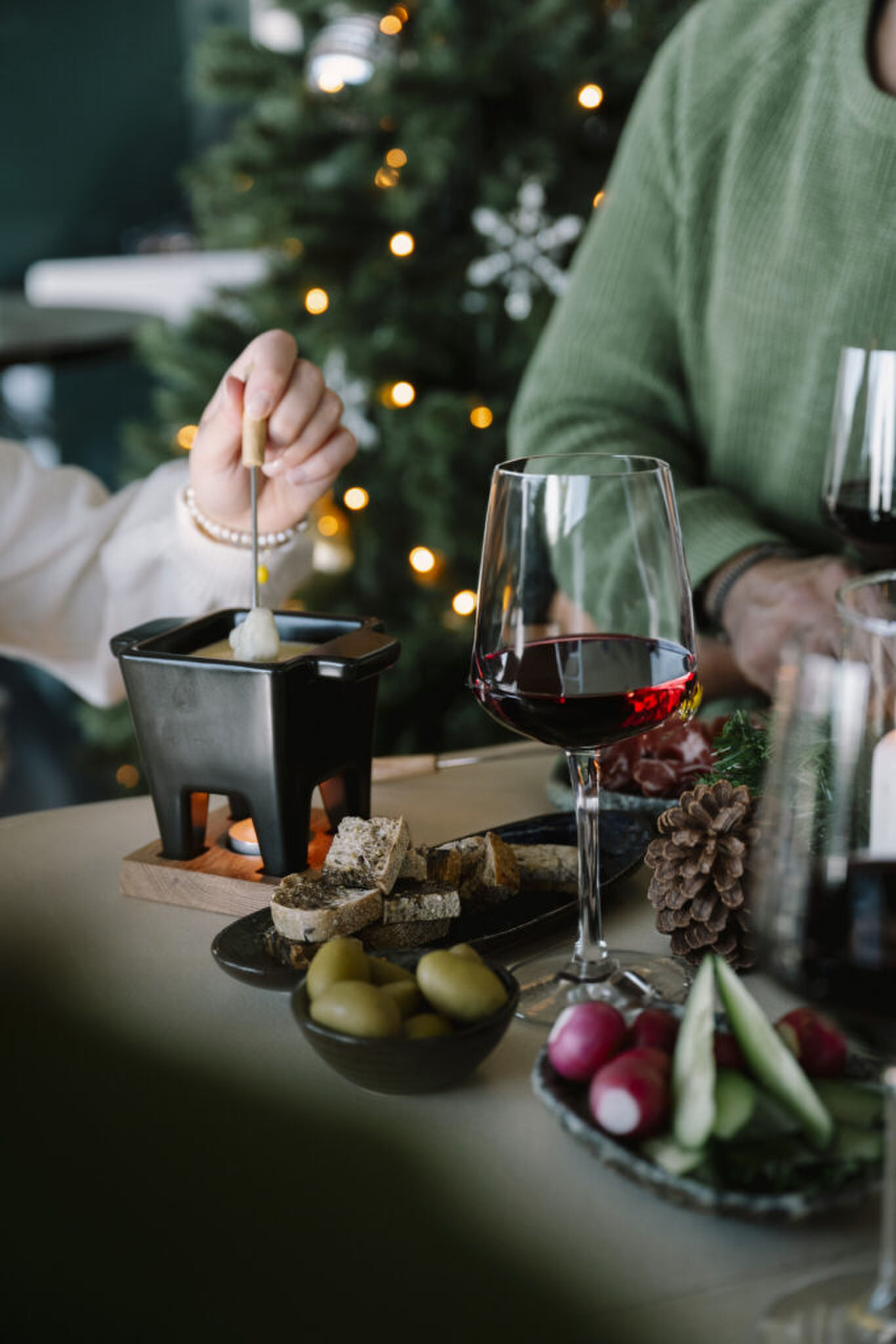 Borrelende mensen bij Chalet in the Clouds