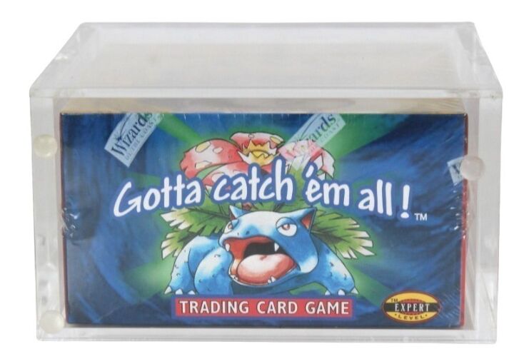 Een doos Pok&eacute;monkaarten die geveild wordt door Hanson Auctioneers