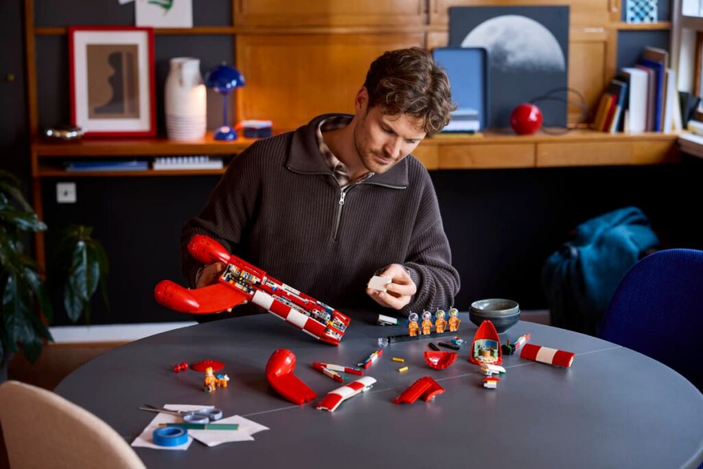 De LEGO raket als hij bijna af is