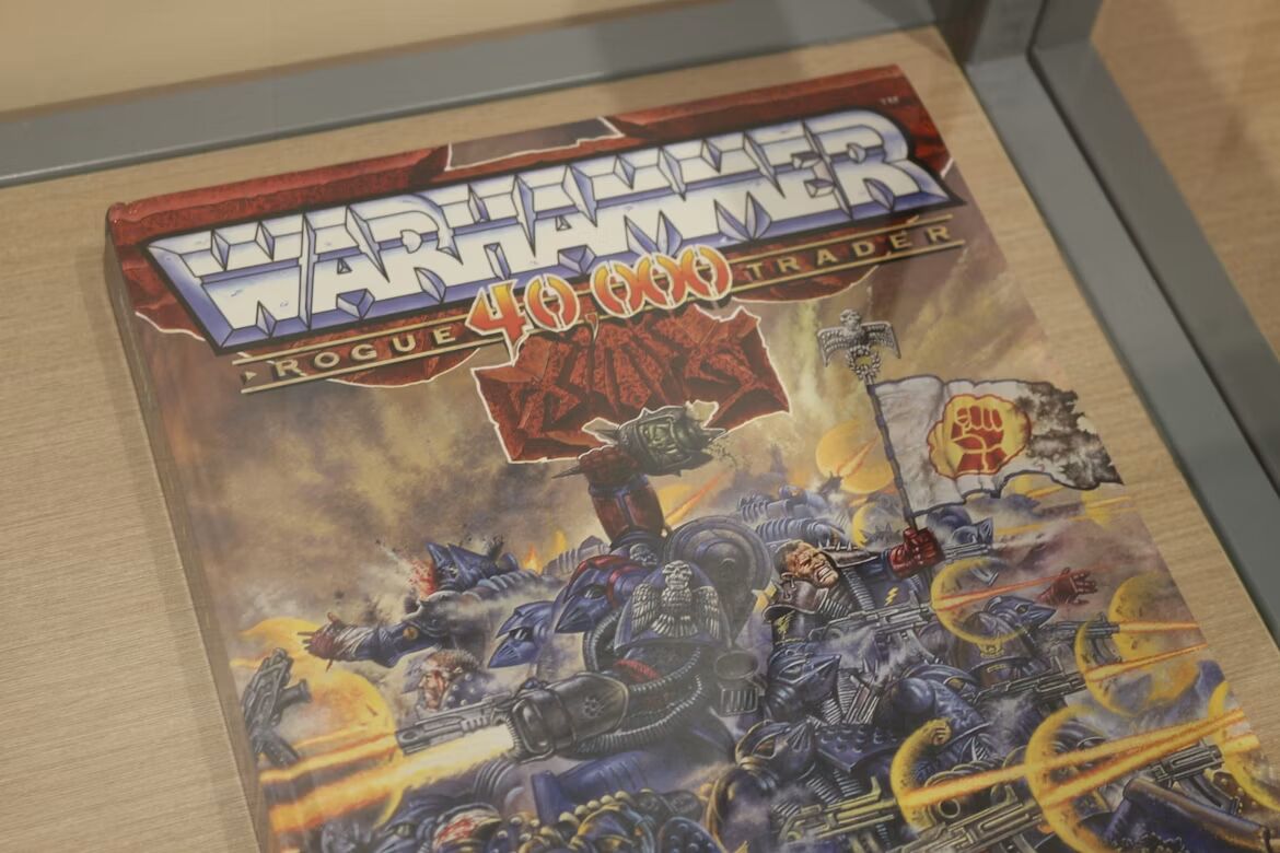 Oude cover van Warhammer 40,000: Rogue Trader, het eerste tabletop-spel uit de Warhammer 40,000-franchise.
