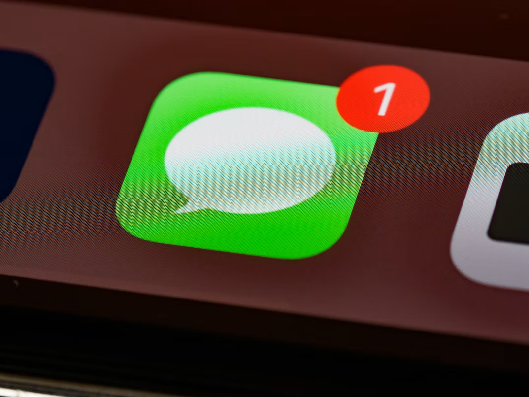 De iMessage-app met een melding