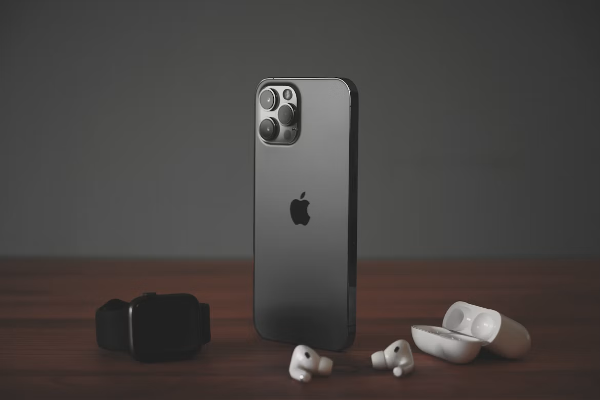 Een iPhone met airpods