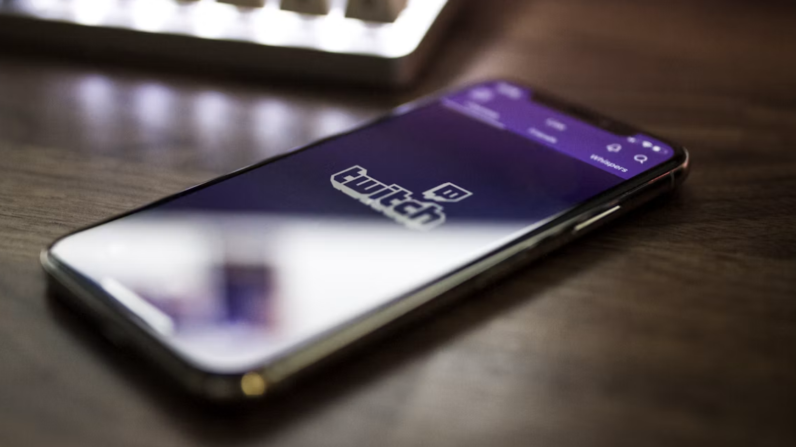 Een telefoon met Twitch open
