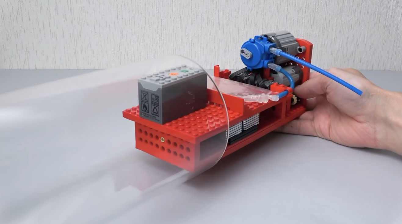 De LEGO-onderzeeër voordat hij af is