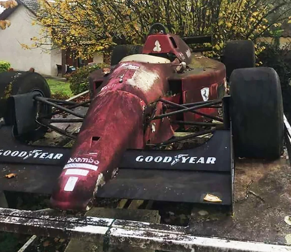Nog een verlaten raceauto