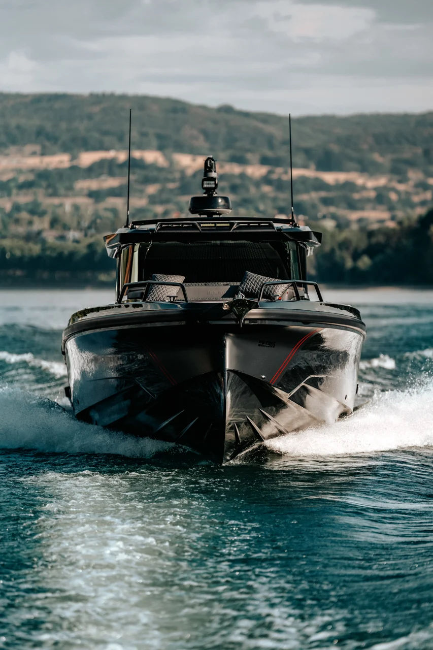 De BRABUS Shadow 1000 XC CROSS CABIN van voor
