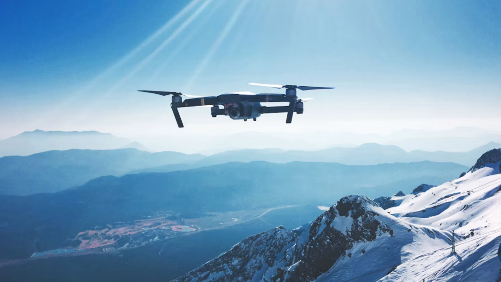 Een drone in de wolken