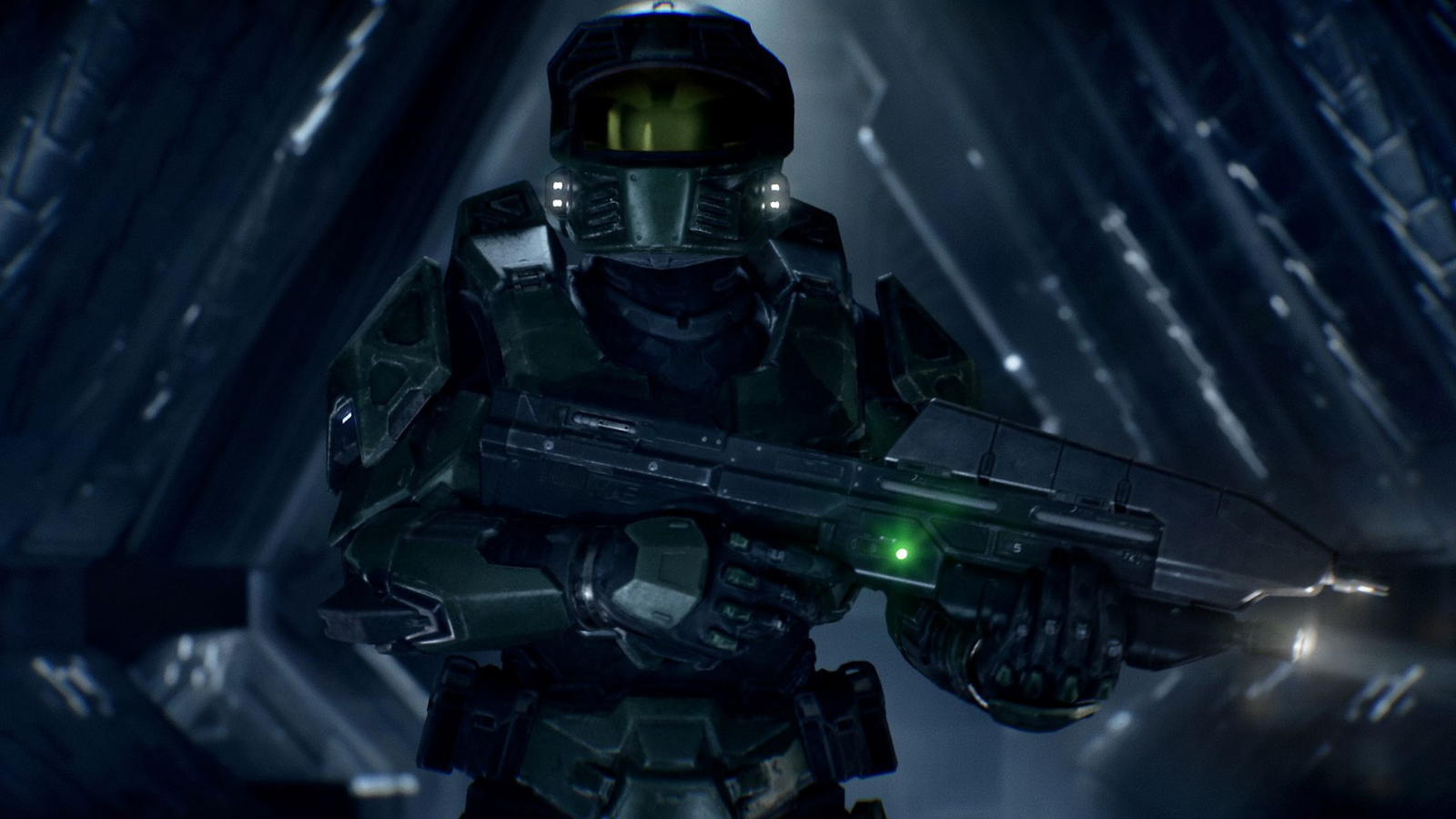Master Chief loopt door een gang