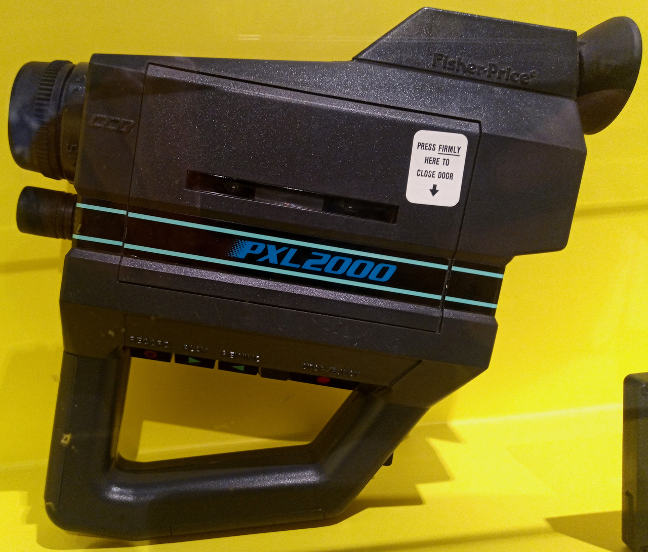 Deze camera ziet er echt uit als een futuristic gaqdget