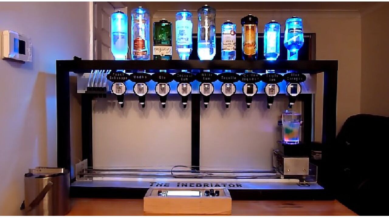 Illustratie voor: Inebriator, de Robot-Bartender