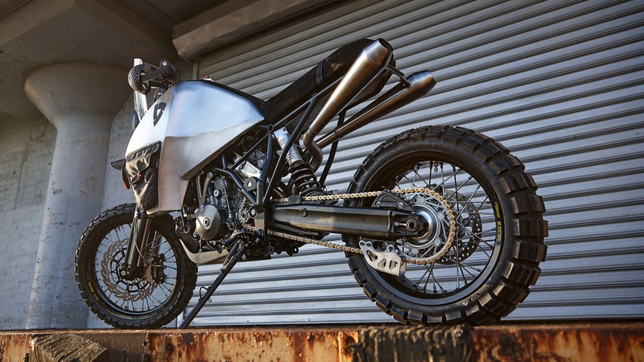 Illustratie voor: De custom KTM 950 Super Enduro: REV’IT! #95