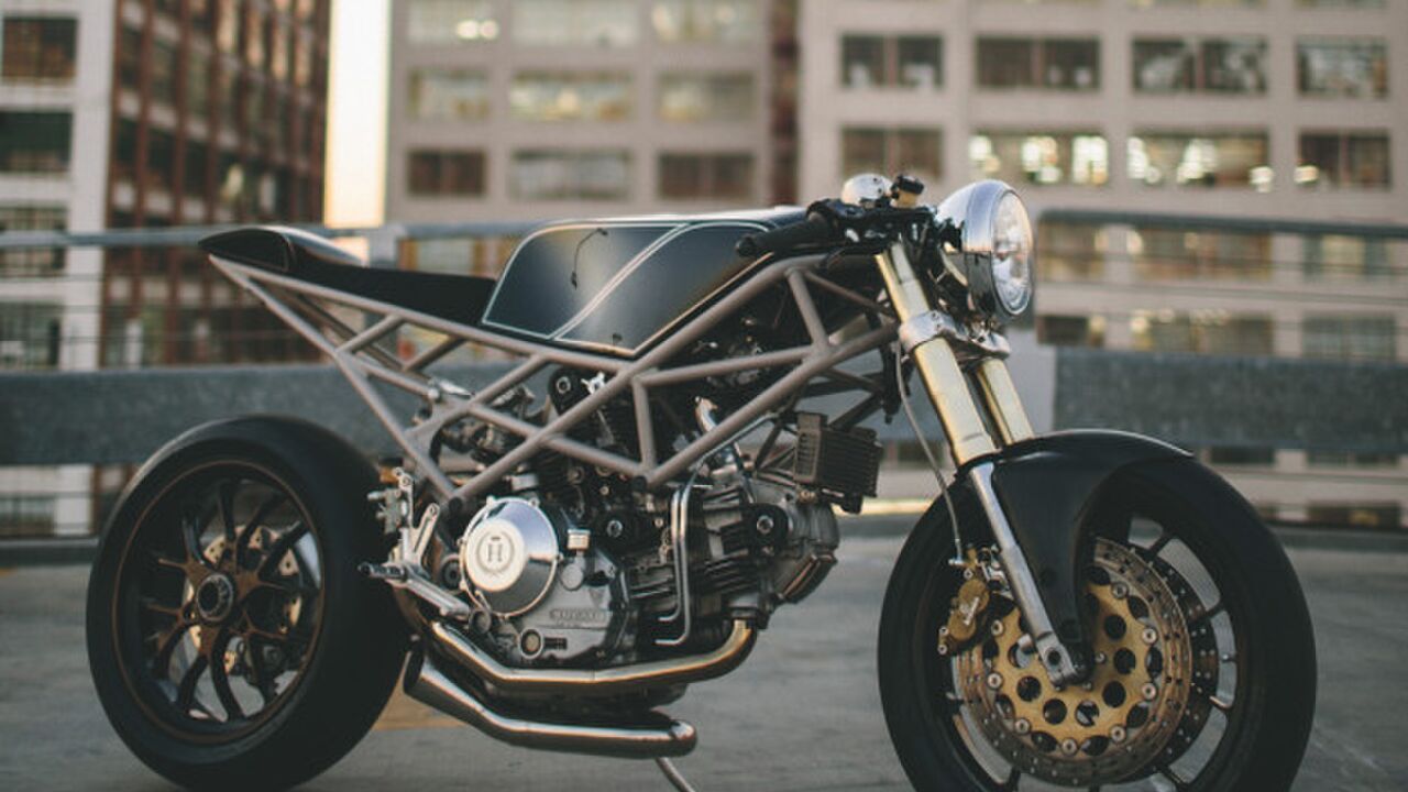 Illustratie voor: De Ducati M900 door Max Hazan, scherp design