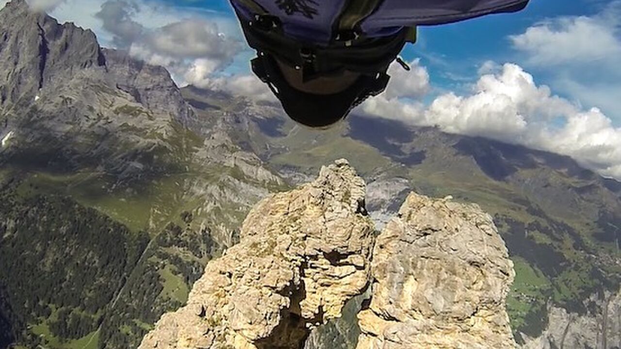 Illustratie voor: Uli Emanuele vliegt een basejump waar je U tegen zegt!