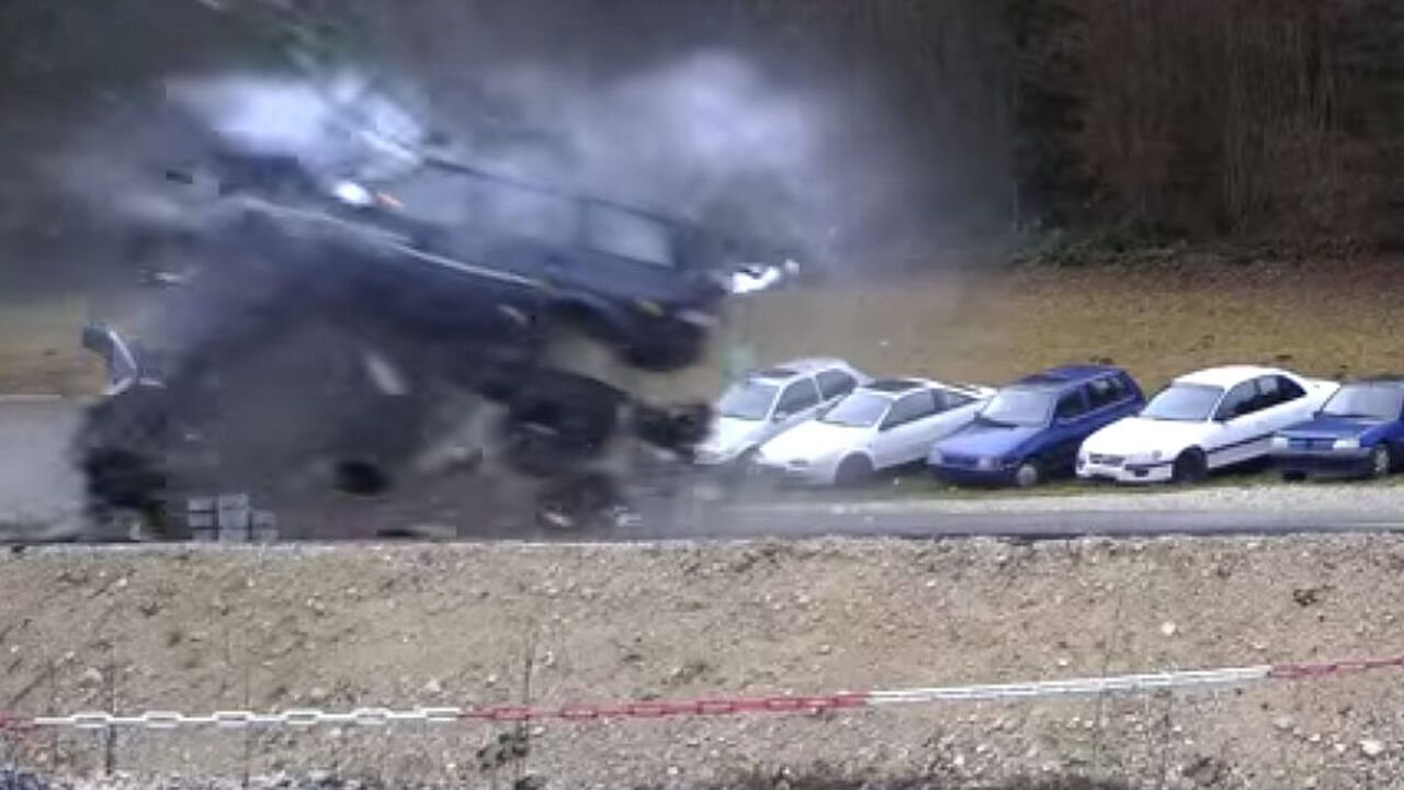 Illustratie voor: Zo ziet een frontale crash met 200 km/u eruit