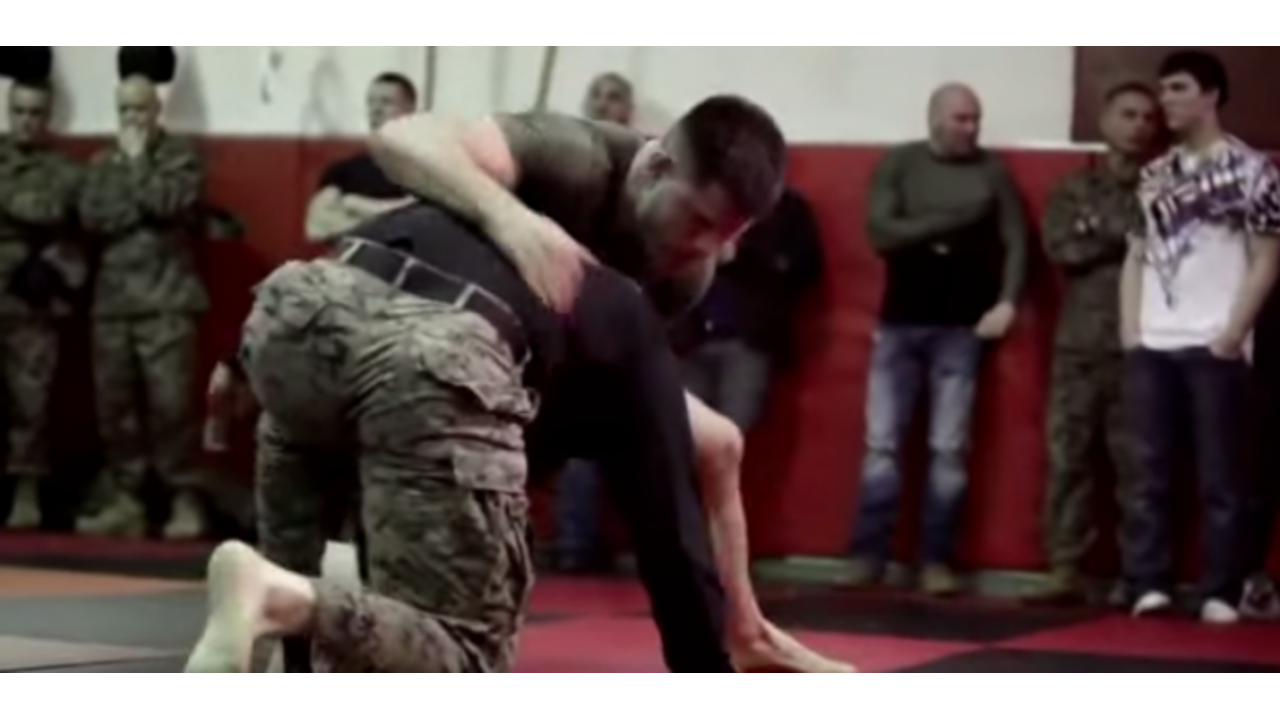 Illustratie voor: UFC vechters vs. Mariniers