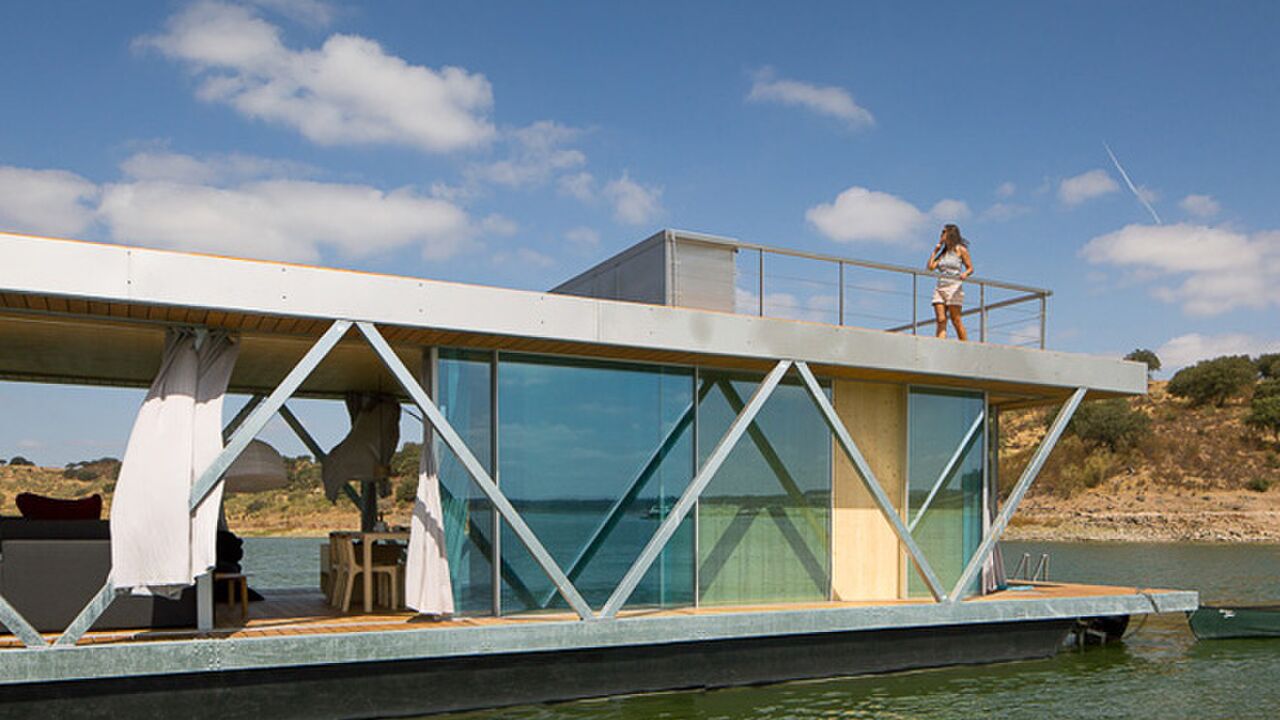 Illustratie voor: Leuk vakantieoptrekje: dit drijvende huis!